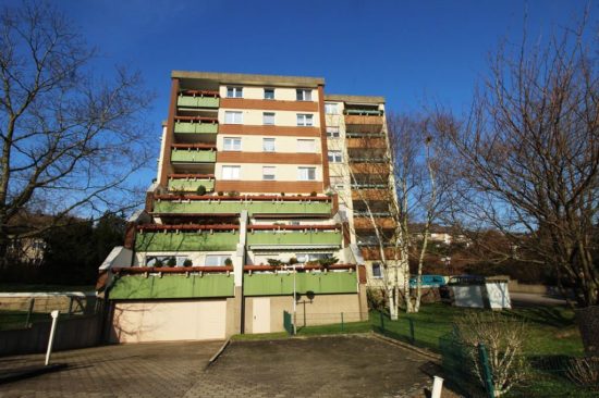 2,5-Zimmer-Eigentumswohnung mit Balkon und Tiefgaragenstellplatz in ruhiger und grüner Lage