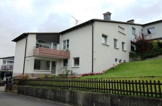 Gepflegte Doppelhaushälfte mit Einliegerwohnung und Garage in guter Wohnlage